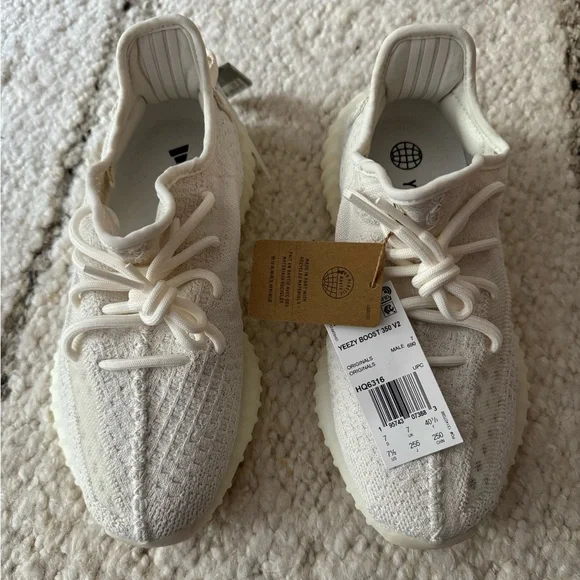 NWT adidas Yeezy Yeezy Boost 350 V2 "Bone"
sneakers - Picture 1 of 5